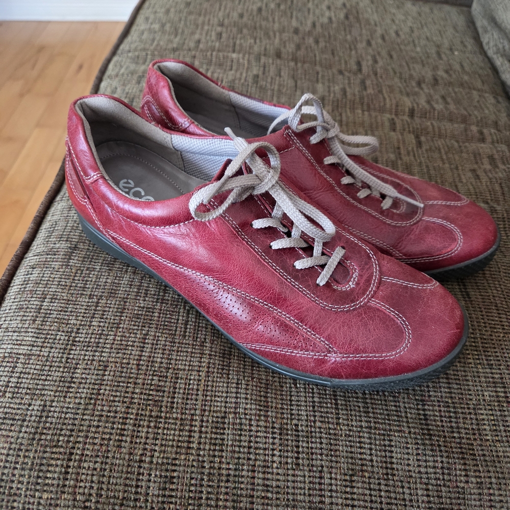 Ecco Women's Red Leather Flats - Picture 1 of 6
